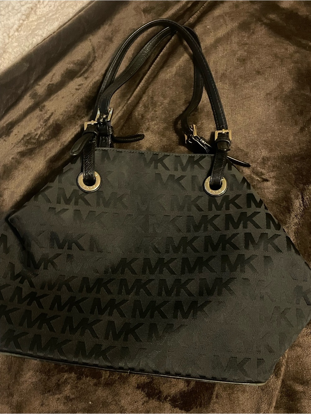 Gorgeous😍😍😍Michael Kors Black MK Logo Satchel Tote. Like New. Get compliments